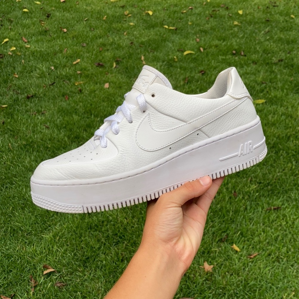 Women’s high sole air forces size 9 Men’s 10.5